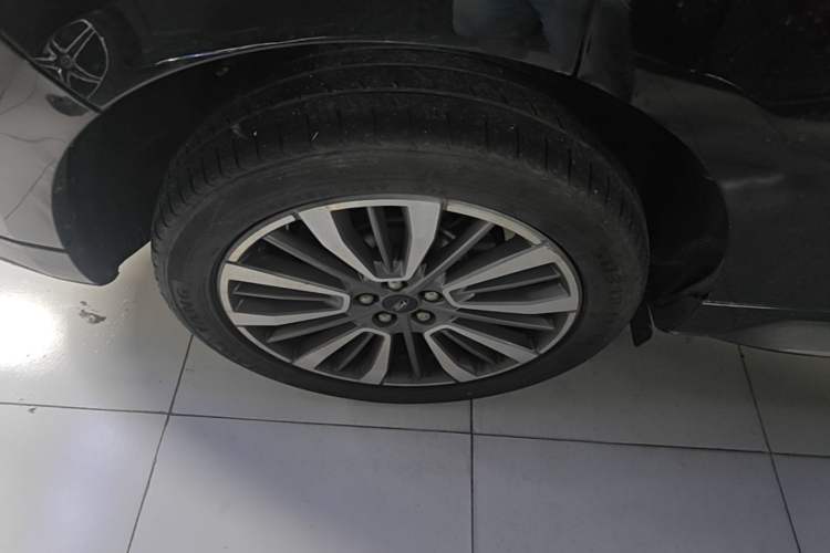 Used Ford Edge 2021 PLUS EcoBoost 245 Two-Wheel-Drive Titanium 7-Seater Right Rear Wheel Hub