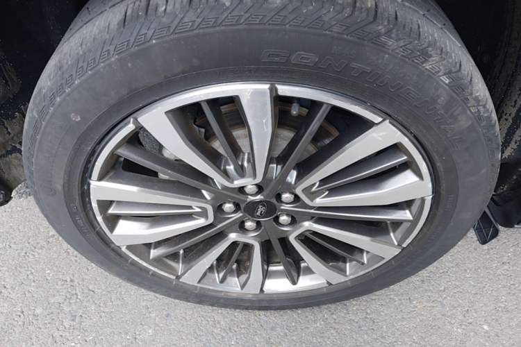 Used Ford Edge 2021 PLUS EcoBoost 245 Two-Wheel-Drive Titanium 7-Seater Right Rear Wheel Hub