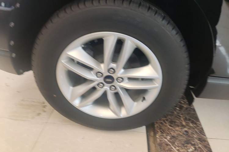 Used Ford Edge 2021 PLUS EcoBoost 245 Two-Wheel-Drive Elite 5-Seater Right Rear Wheel Hub