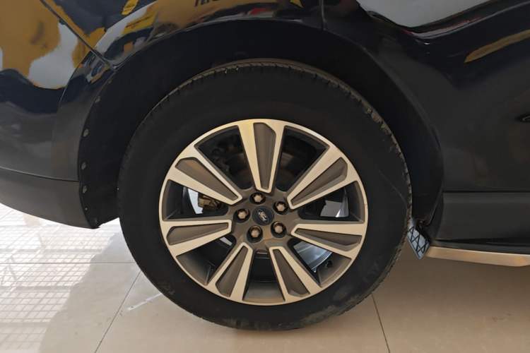 Used Ford Edge 2021 PLUS EcoBoost 245 Two-Wheel-Drive Platinum Edition 5 Seats Right Rear Wheel Hub