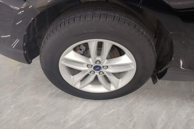 Used Ford Edge 2021 PLUS EcoBoost 245 Two-Wheel-Drive Elite 5-Seater Right Rear Wheel Hub