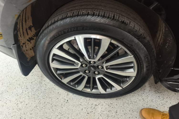 Used Ford Edge 2021 Facelifted PLUS EcoBoost 245 Two-Wheel Drive XLT 7-Seater Right Rear Wheel Hub