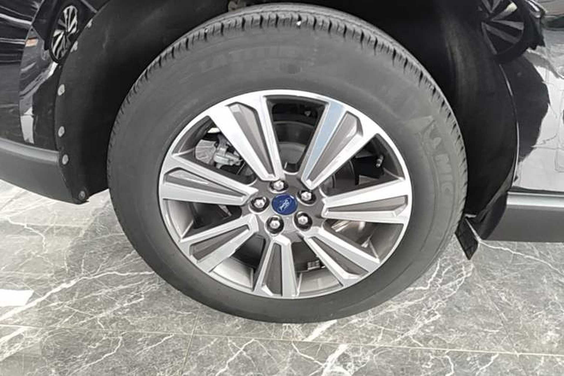 Used Ford Edge 2021 PLUS EcoBoost 245 Two-Wheel-Drive Platinum Edition 5 Seats Right Rear Wheel Hub