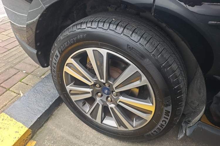 Used Ford Edge 2021 PLUS EcoBoost 245 Two-Wheel-Drive Platinum Edition 5 Seats Right Rear Wheel Hub