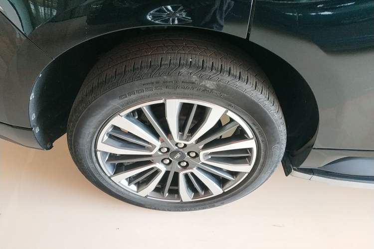 Used Ford Edge 2021 PLUS EcoBoost 245 Two-Wheel-Drive Titanium 7-Seater Right Rear Wheel Hub