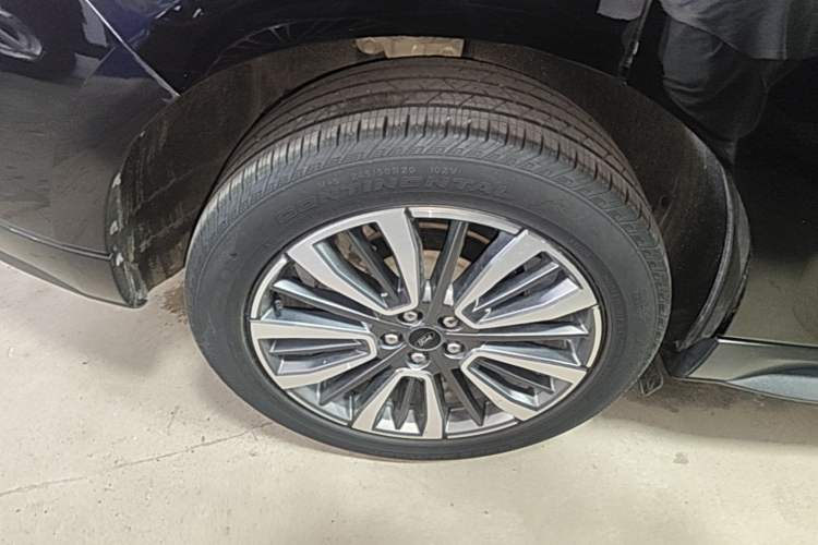 Used Ford Edge 2021 PLUS EcoBoost 245 Two-Wheel-Drive Titanium 7-Seater Right Rear Wheel Hub