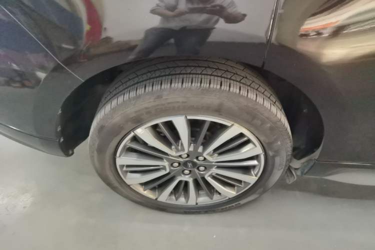 Used Ford Edge 2021 Facelifted PLUS EcoBoost 245 Two-Wheel Drive XLT 7-Seater Right Rear Wheel Hub