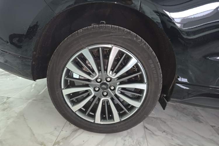 Used Ford Edge 2021 PLUS EcoBoost 245 Four-Wheel Drive Titanium Edition 7-Seater Right Rear Wheel Hub