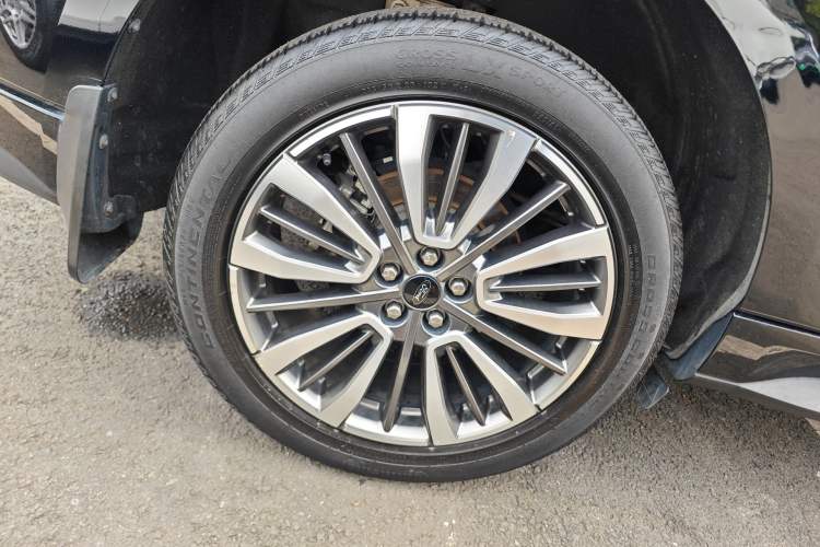 Used Ford Edge 2021 PLUS EcoBoost 245 Two-Wheel-Drive Titanium 7-Seater Right Rear Wheel Hub