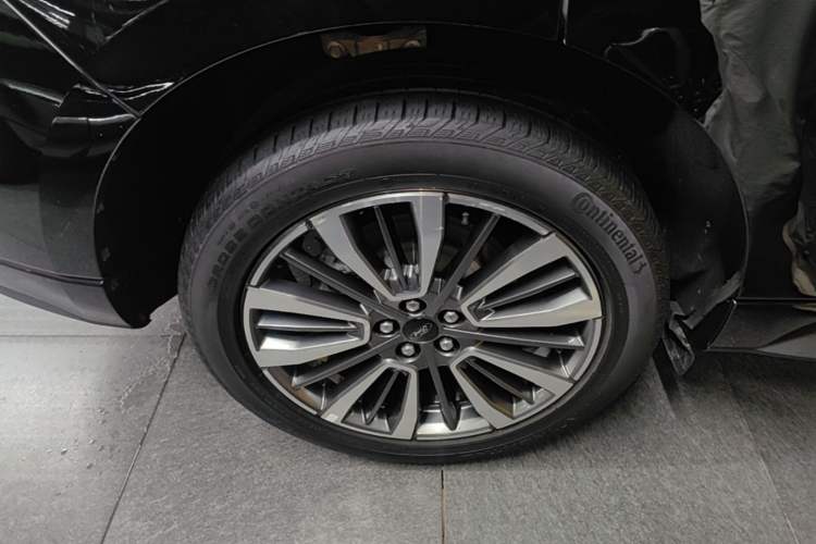 Used Ford Edge 2021 Facelifted PLUS EcoBoost 245 Two-Wheel Drive XLT 7-Seater Right Rear Wheel Hub