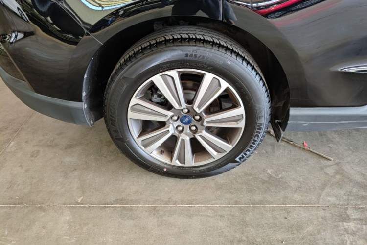 Used Ford Edge 2021 PLUS EcoBoost 245 Two-Wheel-Drive Platinum Edition 5 Seats Right Rear Wheel Hub