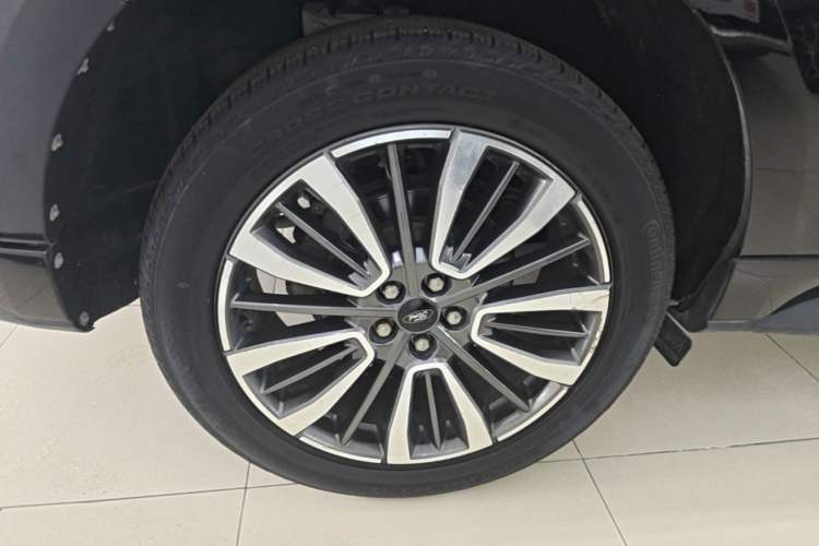 Used Ford Edge 2021 PLUS EcoBoost 245 Two-Wheel-Drive Titanium 7-Seater Right Rear Wheel Hub