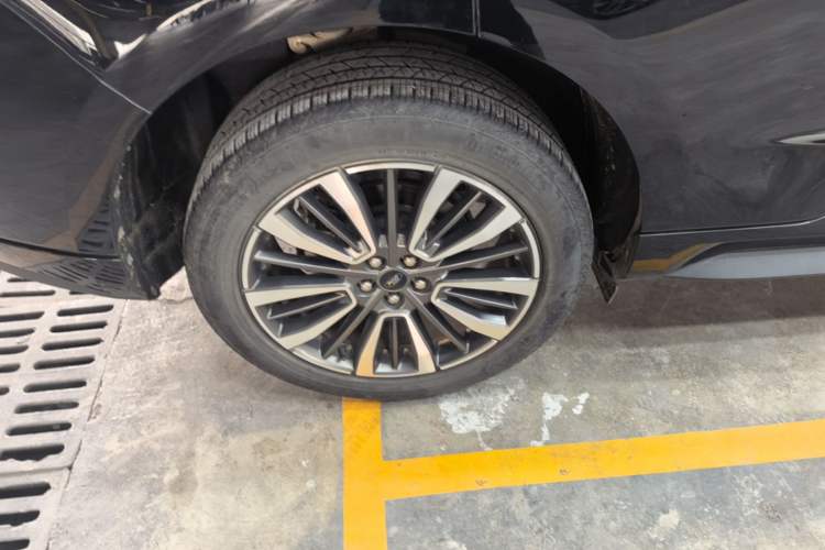 Used Ford Edge 2021 PLUS EcoBoost 245 Two-Wheel-Drive Titanium 7-Seater Right Rear Wheel Hub