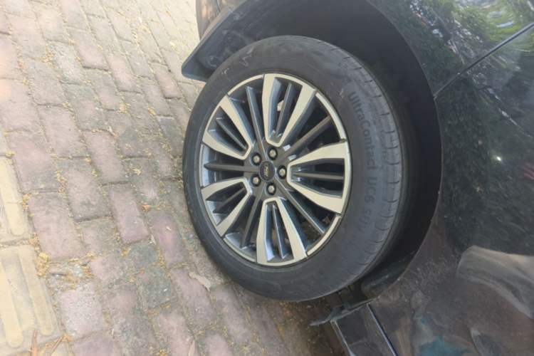 Used Ford Edge 2021 PLUS EcoBoost 245 Two-Wheel-Drive Titanium 7-Seater Right Rear Wheel Hub
