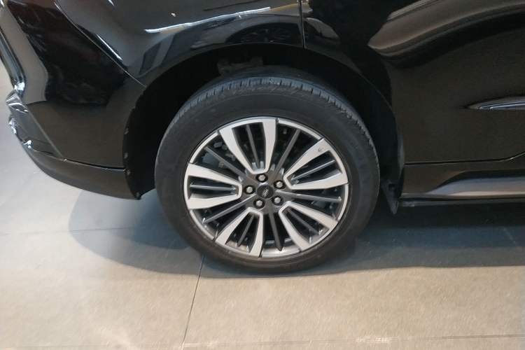 Used Ford Edge 2021 PLUS EcoBoost 245 Two-Wheel-Drive Titanium 7-Seater Right Rear Wheel Hub