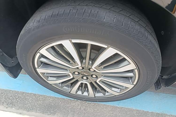Used Ford Edge 2021 PLUS EcoBoost 245 Two-Wheel-Drive Titanium 7-Seater Right Rear Wheel Hub