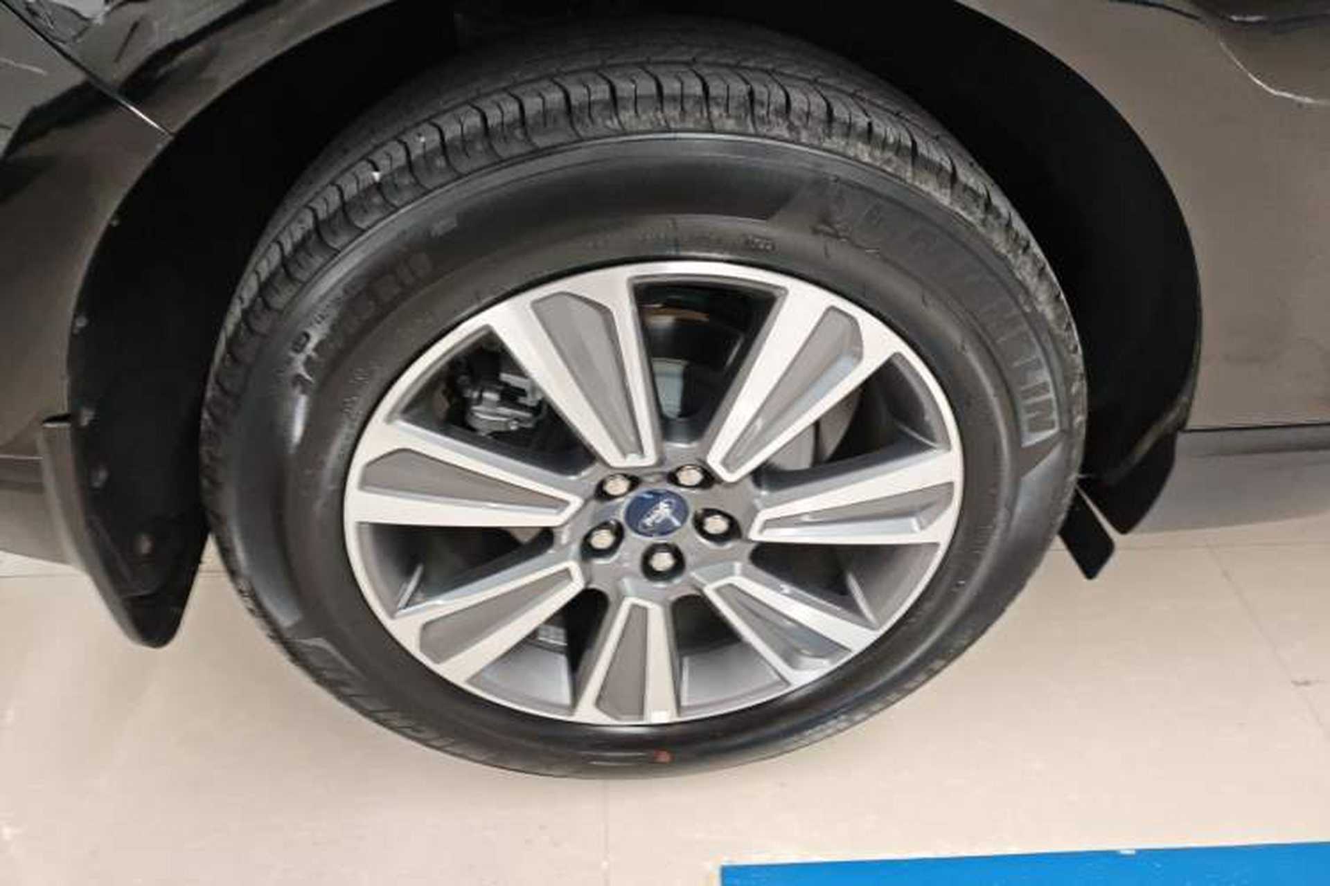 Used Ford Edge 2021 PLUS EcoBoost 245 Two-Wheel-Drive Platinum Edition 5 Seats Right Rear Wheel Hub