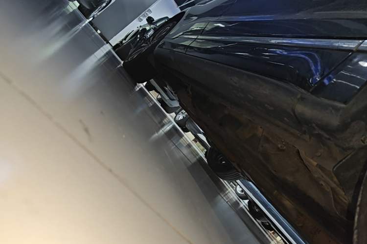 Used Ford Edge 2021 PLUS EcoBoost 245 Two-Wheel-Drive Titanium 7-Seater Right Side Sill