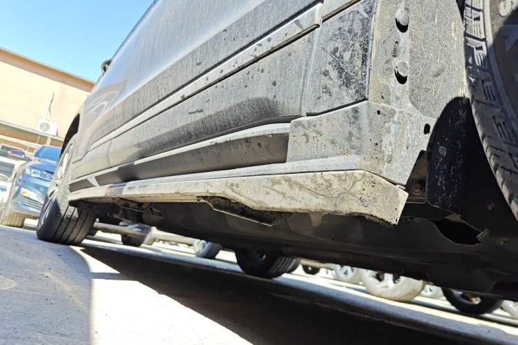 Used Ford Edge 2021 PLUS EcoBoost 245 Two-Wheel-Drive Titanium 7-Seater Right Side Sill