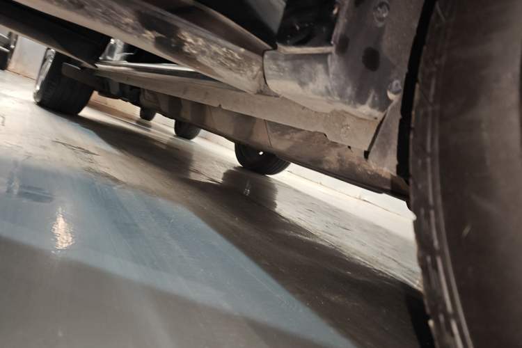 Used Ford Edge 2021 PLUS EcoBoost 245 Two-Wheel-Drive Titanium 7-Seater Right Side Sill