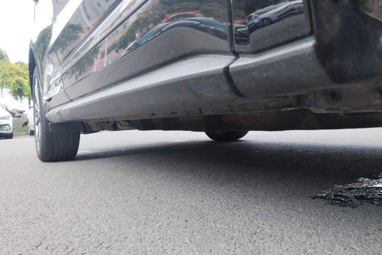 Used Ford Edge 2021 PLUS EcoBoost 245 Two-Wheel-Drive Titanium 7-Seater Right Side Sill
