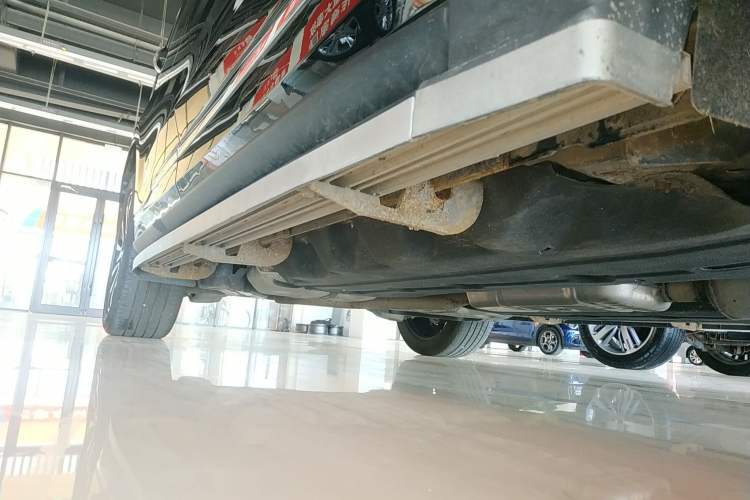 Used Ford Edge 2021 PLUS EcoBoost 245 Two-Wheel-Drive Titanium 7-Seater Right Side Sill