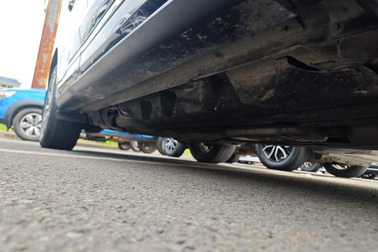 Used Ford Edge 2021 PLUS EcoBoost 245 Two-Wheel-Drive Titanium 7-Seater Right Side Sill