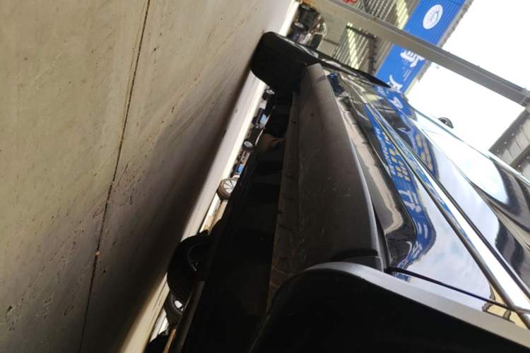 Used Ford Edge 2021 PLUS EcoBoost 245 Two-Wheel-Drive Titanium 7-Seater Right Side Sill
