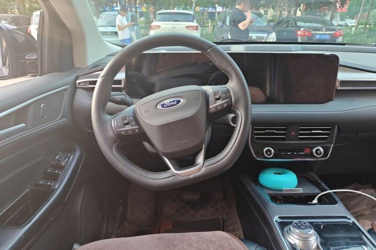 Used Ford Edge 2021 PLUS EcoBoost 245 Two-Wheel-Drive Platinum Edition 5 Seats Steering Wheel