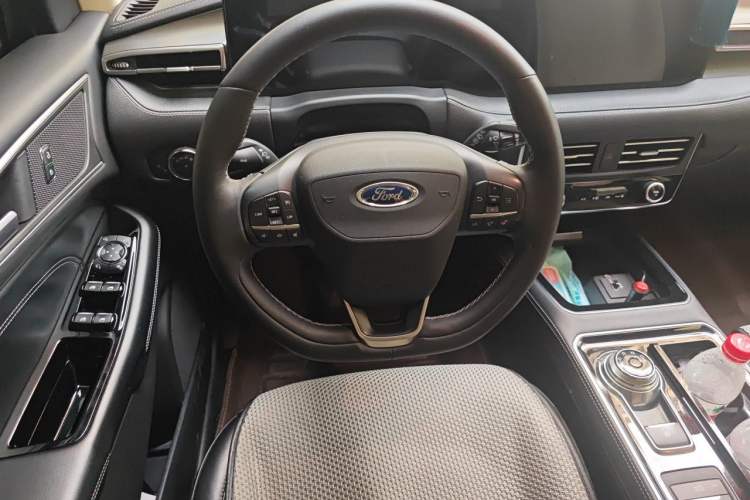 Used Ford Edge 2021 PLUS EcoBoost 245 Two-Wheel-Drive Platinum Edition 5 Seats Steering Wheel