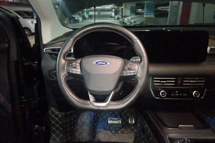 Used Ford Edge 2021 Facelifted PLUS EcoBoost 245 Two-Wheel Drive XLT 7-Seater Steering Wheel