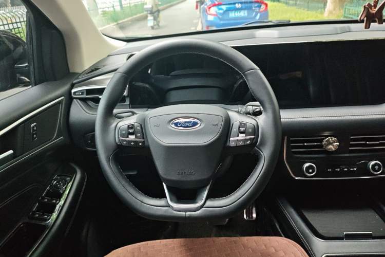Used Ford Edge 2021 PLUS EcoBoost 245 Two-Wheel-Drive Platinum Edition 5 Seats Steering Wheel