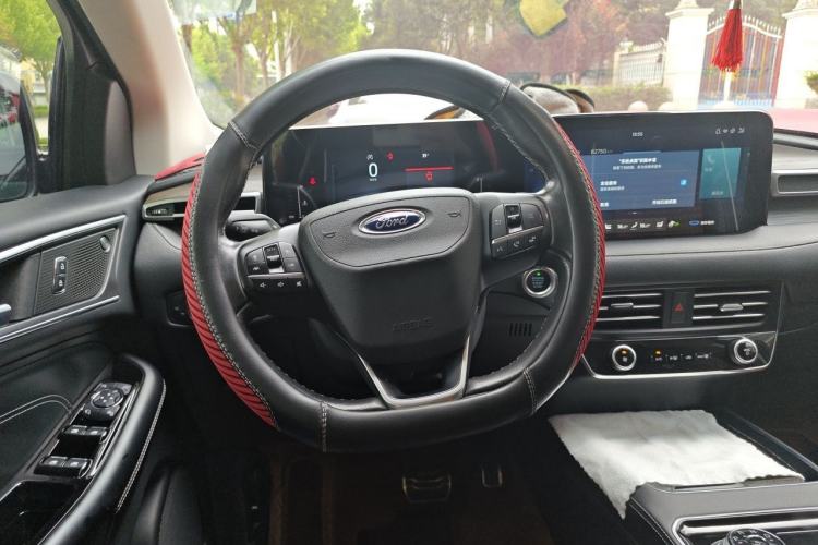 Used Ford Edge 2021 PLUS EcoBoost 245 Two-Wheel-Drive Titanium 7-Seater Steering Wheel