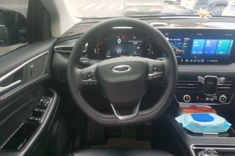 Used Ford Edge 2021 PLUS EcoBoost 245 Two-Wheel-Drive Platinum Edition 5 Seats Steering Wheel
