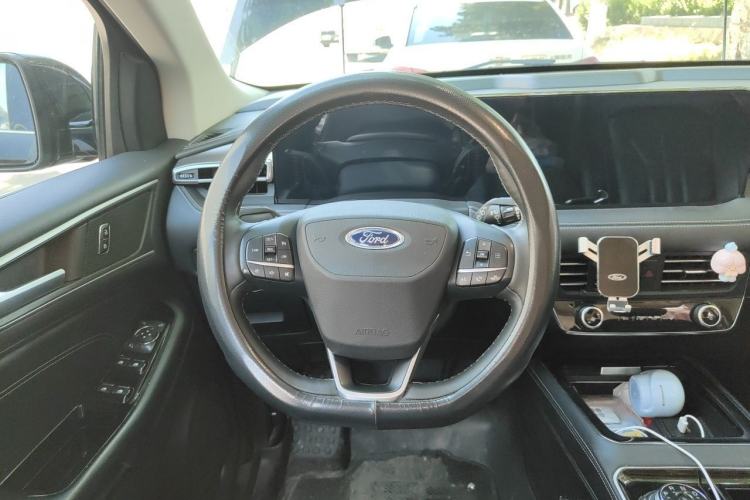 Used Ford Edge 2021 PLUS EcoBoost 245 Two-Wheel-Drive Platinum Edition 5 Seats Steering Wheel