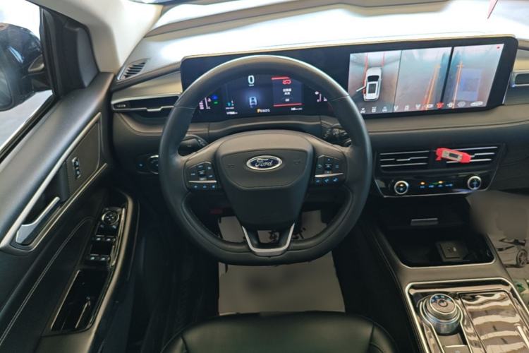 Used Ford Edge 2021 PLUS EcoBoost 245 Two-Wheel-Drive Platinum Edition 5 Seats Steering Wheel