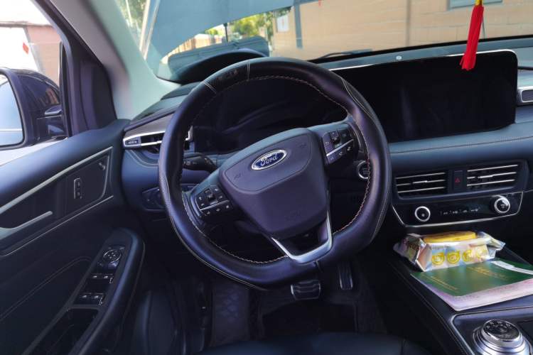 Used Ford Edge 2021 PLUS EcoBoost 245 Two-Wheel-Drive Titanium 7-Seater Steering Wheel