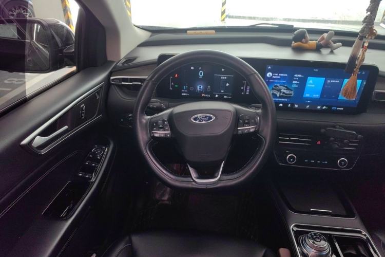 Used Ford Edge 2021 PLUS EcoBoost 245 Two-Wheel-Drive Titanium 7-Seater Steering Wheel