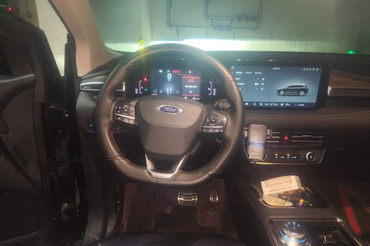 Used Ford Edge 2021 Facelifted PLUS EcoBoost 245 Two-Wheel Drive XLT 7-Seater Steering Wheel