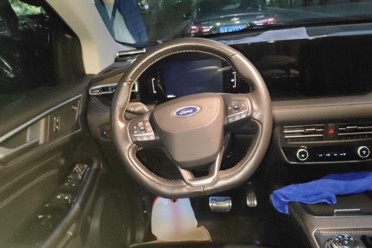 Used Ford Edge 2021 PLUS EcoBoost 245 Two-Wheel-Drive Titanium 7-Seater Steering Wheel