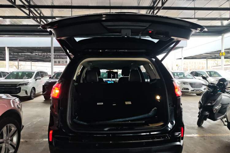 Used Ford Edge 2021 PLUS EcoBoost 245 Two-Wheel-Drive Elite 5-Seater Trunk