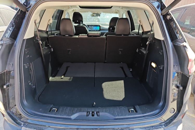 Used Ford Edge 2021 PLUS EcoBoost 245 Two-Wheel-Drive Titanium 7-Seater Trunk