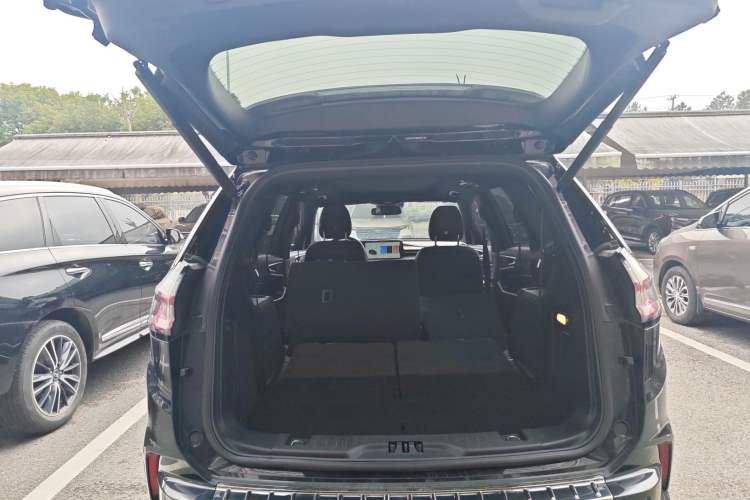 Used Ford Edge 2021 PLUS EcoBoost 245 Four-Wheel Drive Titanium Edition 7-Seater Trunk