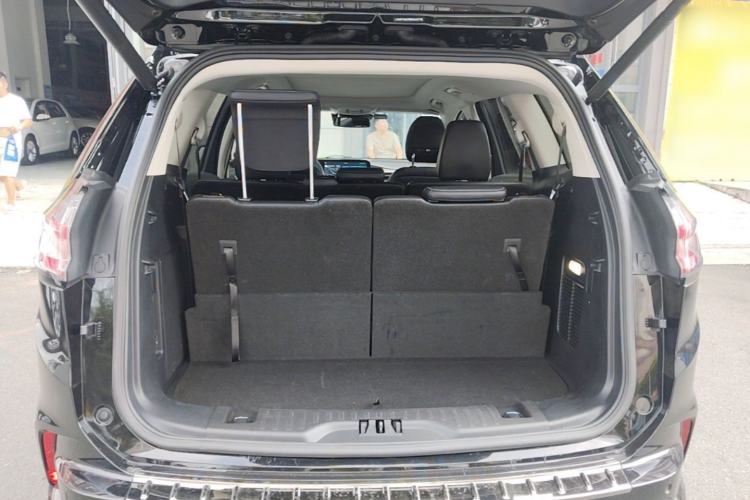 Used Ford Edge 2021 PLUS EcoBoost 245 Two-Wheel-Drive Titanium 7-Seater Trunk