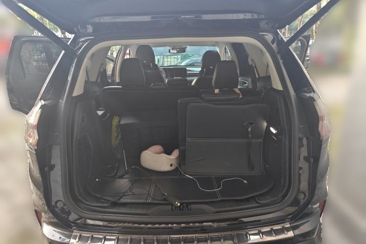 Used Ford Edge 2021 PLUS EcoBoost 245 Two-Wheel-Drive Titanium 7-Seater Trunk