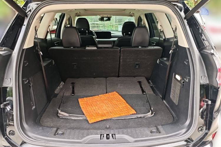 Used Ford Edge 2021 PLUS EcoBoost 245 Two-Wheel-Drive Titanium 7-Seater Trunk