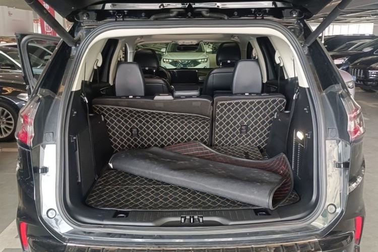 Used Ford Edge 2021 PLUS EcoBoost 245 Two-Wheel-Drive Titanium 7-Seater Trunk
