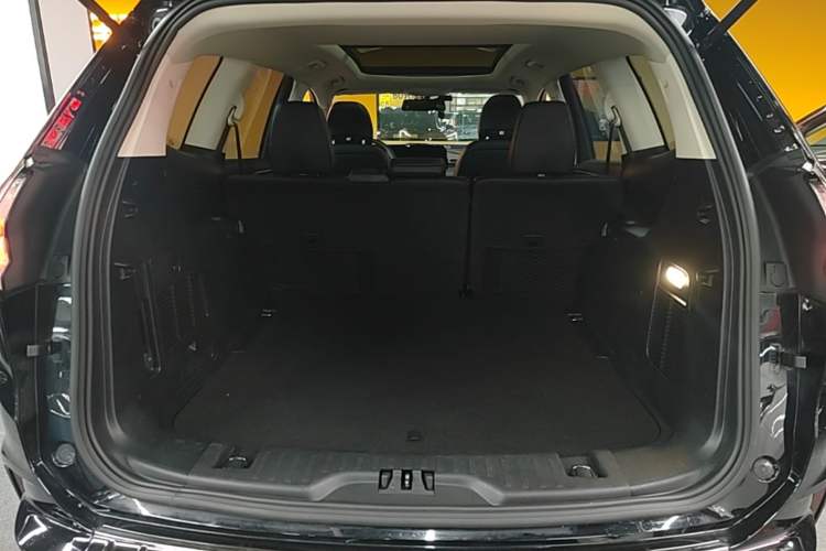 Used Ford Edge 2021 PLUS EcoBoost 245 Two-Wheel-Drive Platinum Edition 5 Seats Trunk