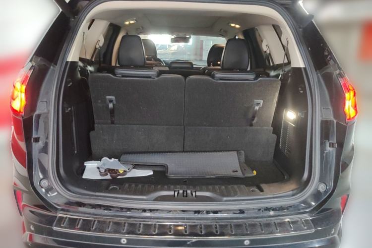 Used Ford Edge 2021 PLUS EcoBoost 245 Two-Wheel-Drive Titanium 7-Seater Trunk