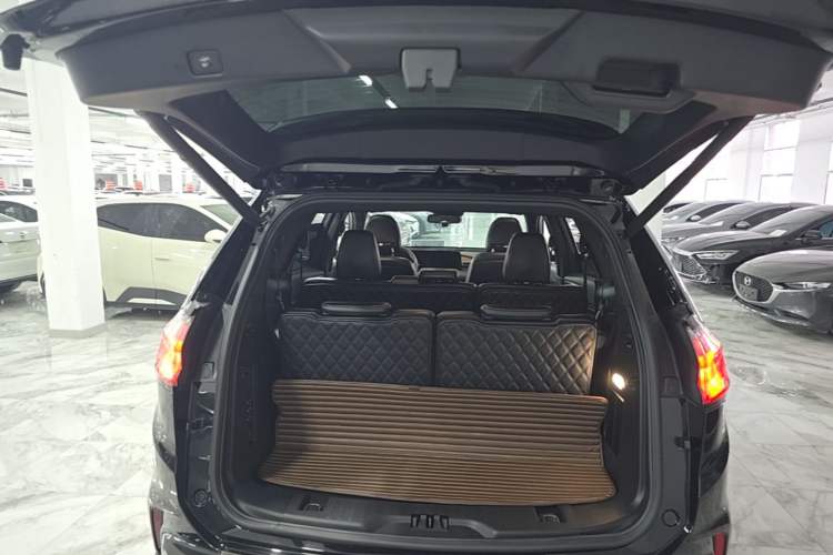 Used Ford Edge 2021 PLUS EcoBoost 245 Four-Wheel Drive Titanium Edition 7-Seater Trunk